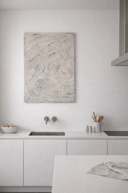Originalt maleri “Soft flow" på væg i køkken